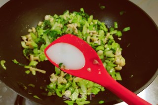 利剑玉菇炒油菜的做法步调：10