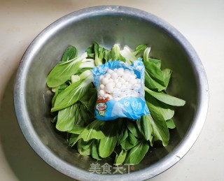 利剑玉菇炒油菜的做法步调：1