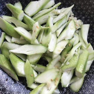 核桃油炒丝瓜的做法步调：5