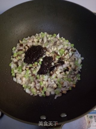 喷鼻菇拌饭酱的做法步调：4