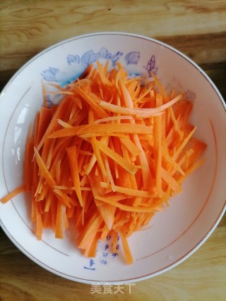 胡萝卜豆腐皮的做法步调：2