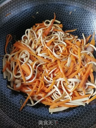 胡萝卜豆腐皮的做法步调：8