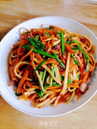 胡萝卜豆腐皮的做法步调：11
