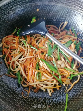 胡萝卜豆腐皮的做法步调：10