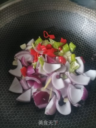 洋葱炒牛肉的做法步调：10