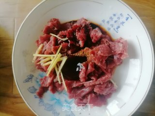 洋葱炒牛肉的做法步调：4