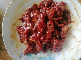 洋葱炒牛肉的做法步调：6