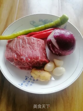 洋葱炒牛肉的做法步调：1