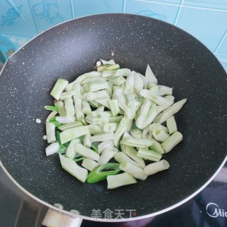 炸鸡块炖豆角的做法步调：6