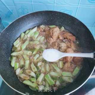 炸鸡块炖豆角的做法步调：9
