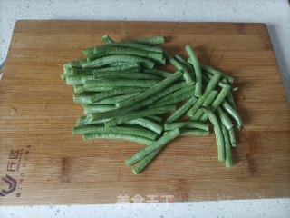 豆角五花肉焖里的做法步调：2