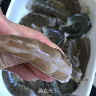 酸苦虾尾的做法步调：2