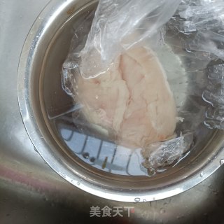 鸡胸肉炒黄花菜的做法步调：4