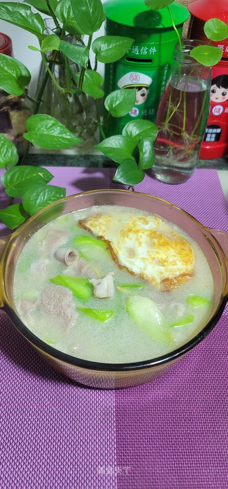 煎蛋丝瓜粉肠肥肉汤的做法