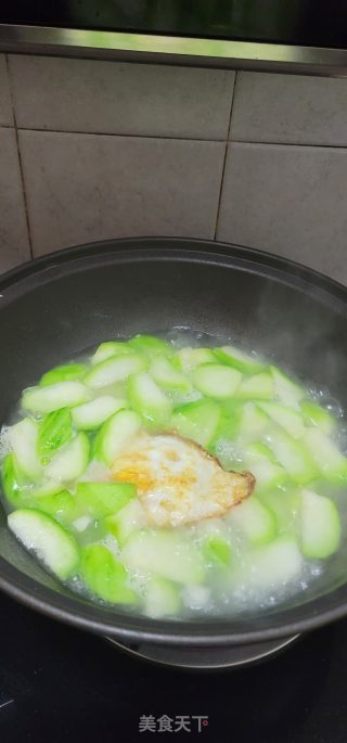 煎蛋丝瓜粉肠肥肉汤的做法步调：7