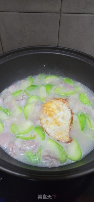 煎蛋丝瓜粉肠肥肉汤的做法步调：9