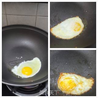 煎蛋丝瓜粉肠肥肉汤的做法步调：4