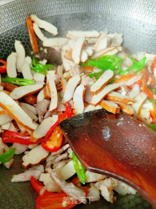 豆干炒肉的做法步调：7