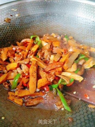 豆干炒肉的做法步调：9