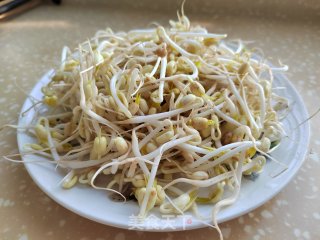 绿芽菜韭菜炒鸡蛋的做法步调：1