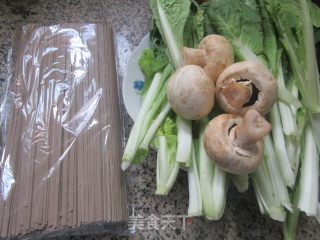 蘑菇毛毛菜荞麦里的做法步调：1