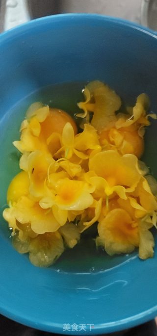 陈花菜脯煎蛋的做法步调：4