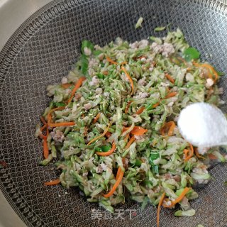 肉终炒槐花的做法步调：7