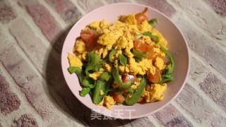 青椒西白柿炒鸡蛋的做法步调：8