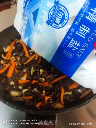 木耳炒鸡胸肉的做法步调：7