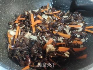 木耳炒鸡胸肉的做法步调：8