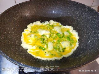 青椒鸡蛋炒饭的做法步调：3