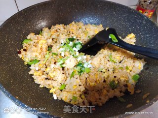 青椒鸡蛋炒饭的做法步调：6