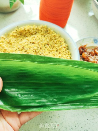 年夜黄米三色藜麦鸡肉粽子的做法步调：12