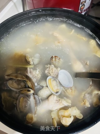 花胶蛤蜊干贝鸡汤的做法步调：6