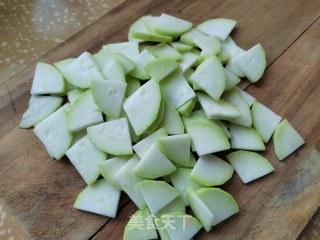 磷虾蒲瓜烧豆腐的做法步调：1