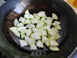 磷虾蒲瓜烧豆腐的做法步调：4