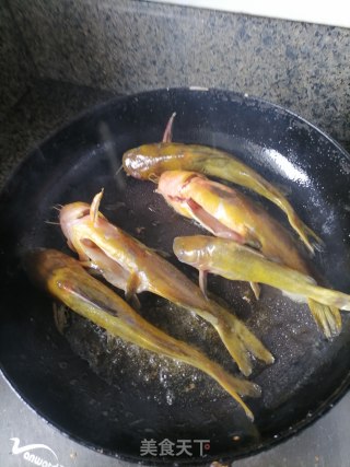 黄骨鱼烧豆腐的做法步调：2