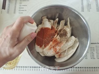 氛围炸锅版麻辣杏鲍菇的做法步调：2