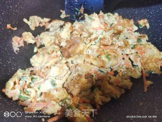 胡萝卜葱花煎蛋的做法步调：6