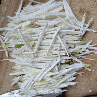 茭利剑炒三丝的做法步调：2