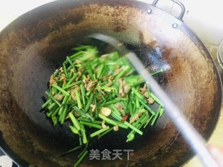 韭苔炒牛肉的做法步调：7