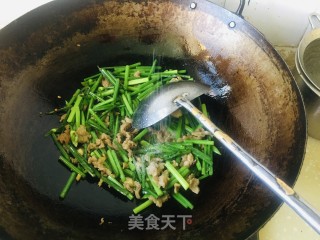 韭苔炒牛肉的做法步调：6