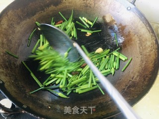 韭苔炒牛肉的做法步调：3