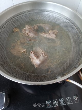 柳树菇鸽子汤的做法步调：4