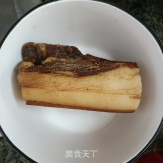 腊肉炒豆角的做法步调：2