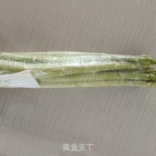 浑炒芦笋的做法步调：1
