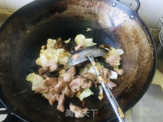 莲斑白木耳过油肉的做法步调：10