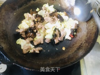 莲斑白木耳过油肉的做法步调：11