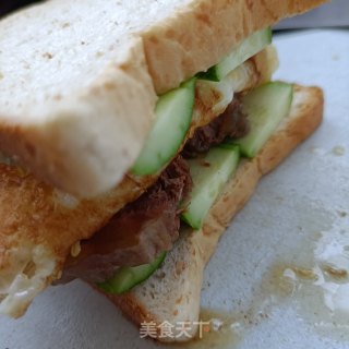 牛肉黄瓜三明治的做法步调：9