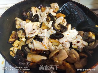 喷鼻菇白烧鸡胸肉的做法步调：3